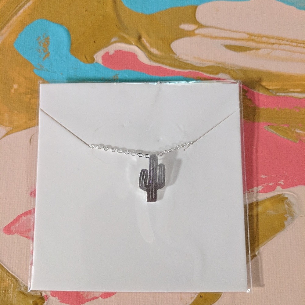 Gold Cactus necklace simple minimal jewelry 🌵 - Picture 5 of 5